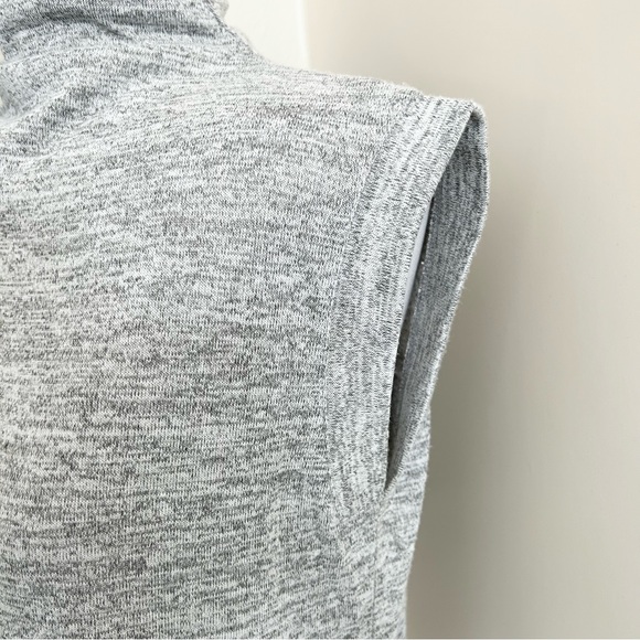 T Tahari Heather Gray Sleeveless Mock Neck Top M NWT - Picture 2 of 7
